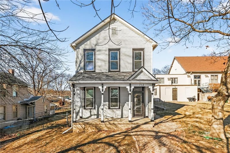 712 Seneca St, Leavenworth, KS 66048