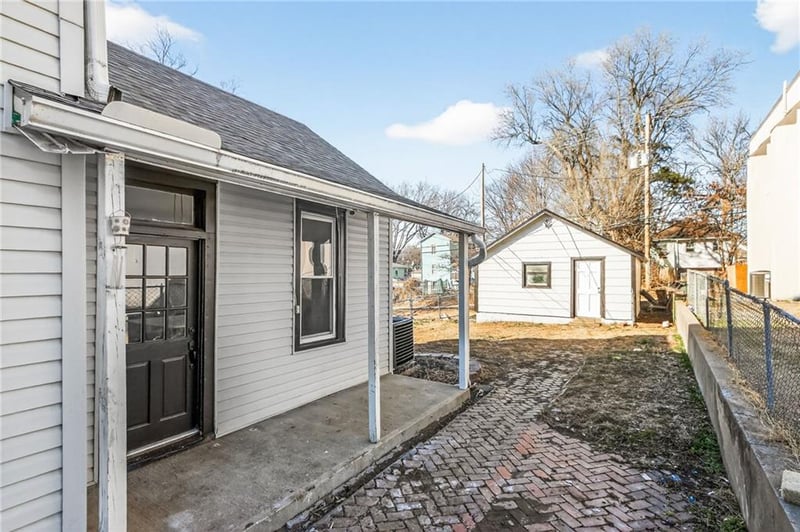 712 Seneca St, Leavenworth, KS 66048