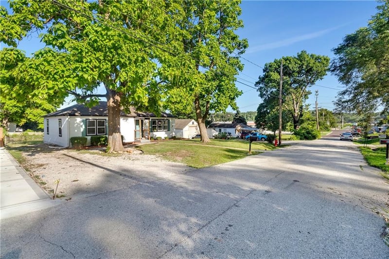 3141 37th St, Kansas City, KS 66106