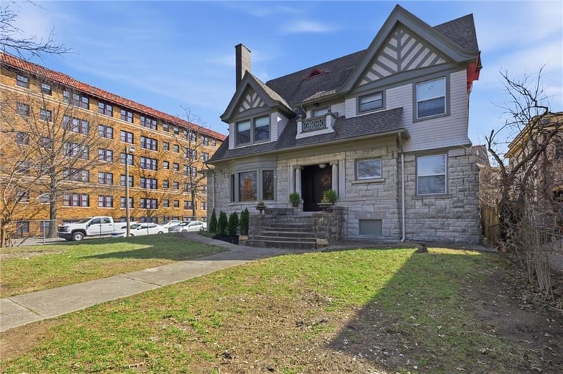 1217 Armour Blvd, Kansas City, MO 64109