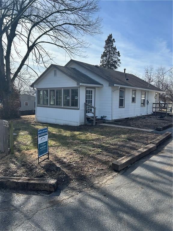 3742 Chaumiere Rd, Kansas City, MO 64117