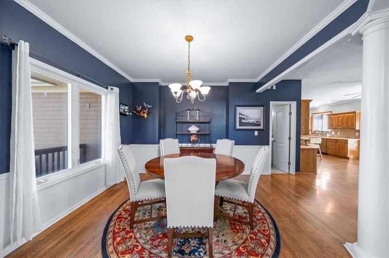 2716 Regal Dr, Lee's Summit, MO 64082