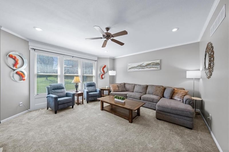 2716 Regal Dr, Lee's Summit, MO 64082