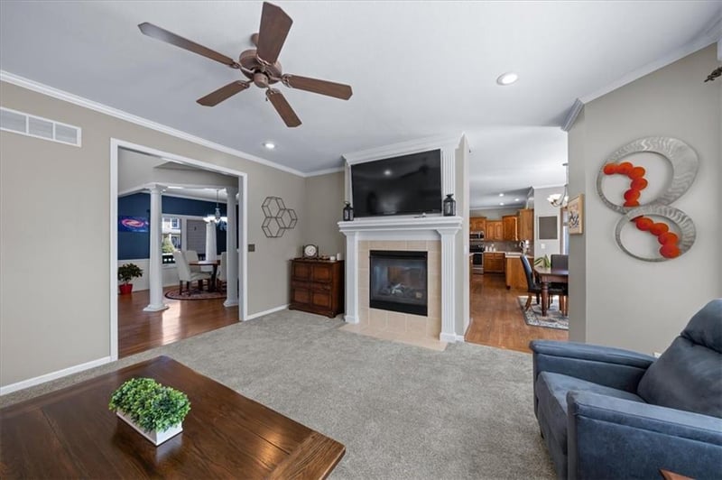2716 Regal Dr, Lee's Summit, MO 64082