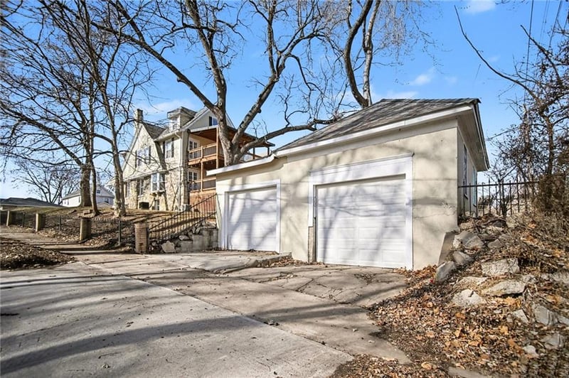 203 Clinton Pl, Kansas City, MO 64123