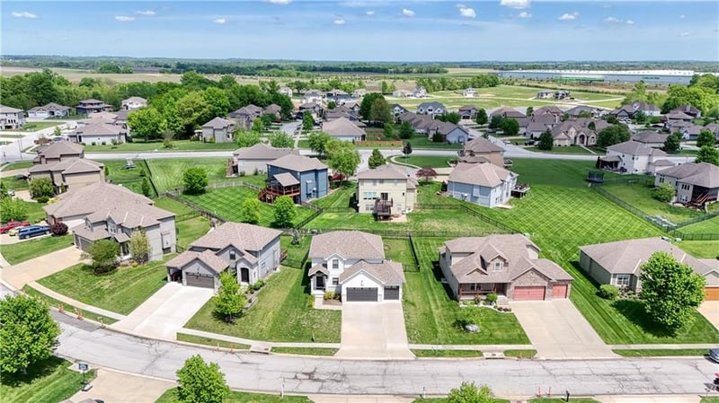 1225 Hillmann Ln, Warrensburg, MO 64093