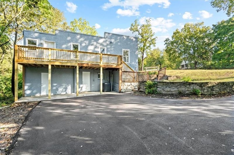 7516 Olive St, Kansas City, MO 64132