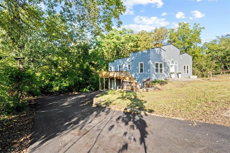 7516 Olive St, Kansas City, MO 64132