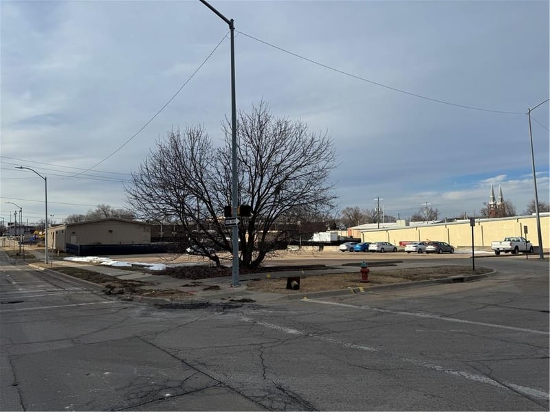 204 5th St, Topeka, KS 66603