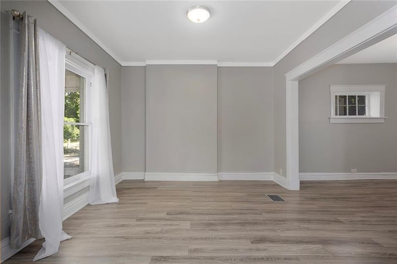 915 29th St, Kansas City, MO 64109