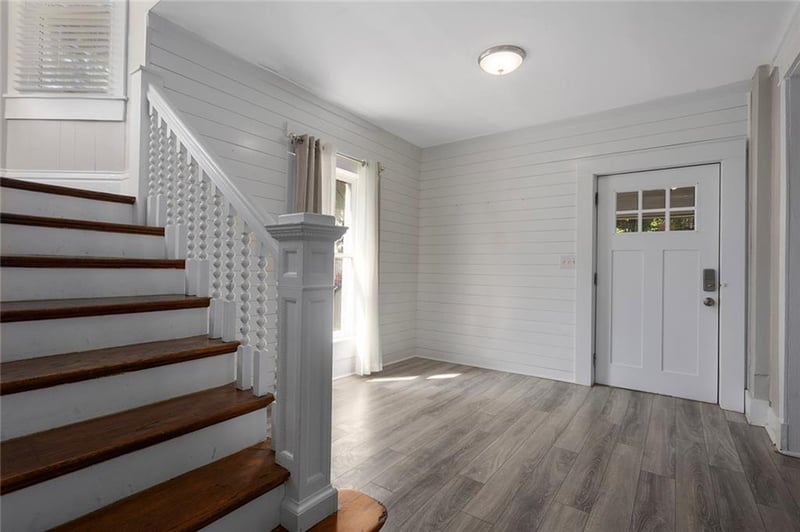 915 29th St, Kansas City, MO 64109