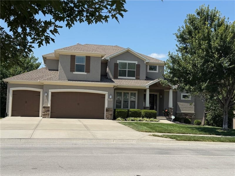 1844 Parks Summit Blvd, Lee's Summit, MO 64064