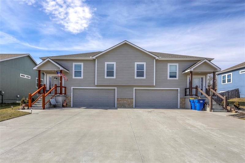 100 Mcgee St, Tonganoxie, KS 66086