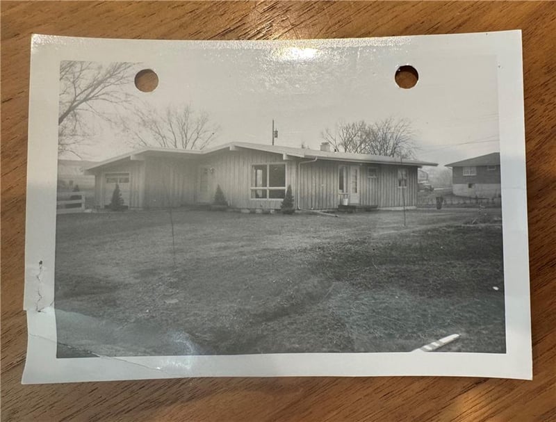 2527 Queen Ridge Dr, Independence, MO 64055