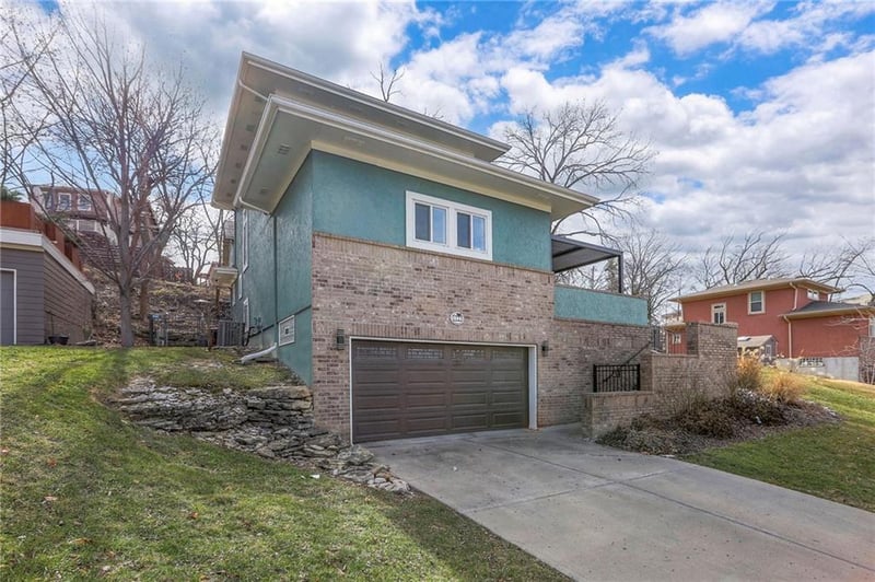 1123 49th St, Kansas City, MO 64110