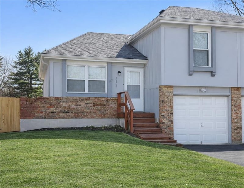 5607 Crest Dr, Kansas City, KS 66106