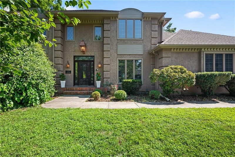132 The Woodlands Dr, Gladstone, MO 64119