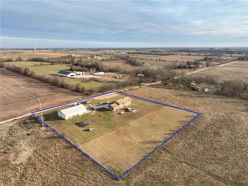 27668 Katy Rd, Walker, MO 64790