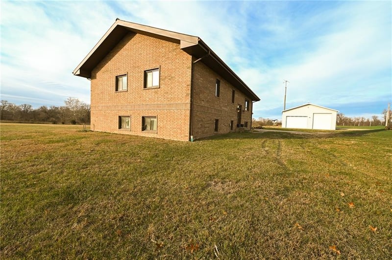 27668 Katy Rd, Walker, MO 64790