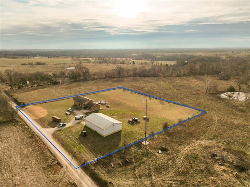 27668 Katy Rd, Walker, MO 64790