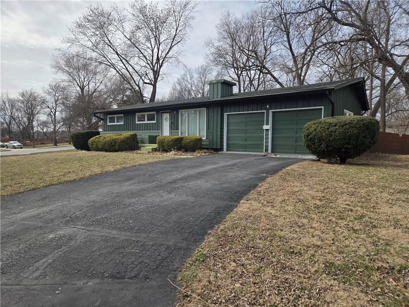 8014 Falmouth St, Prairie Village, KS 66208