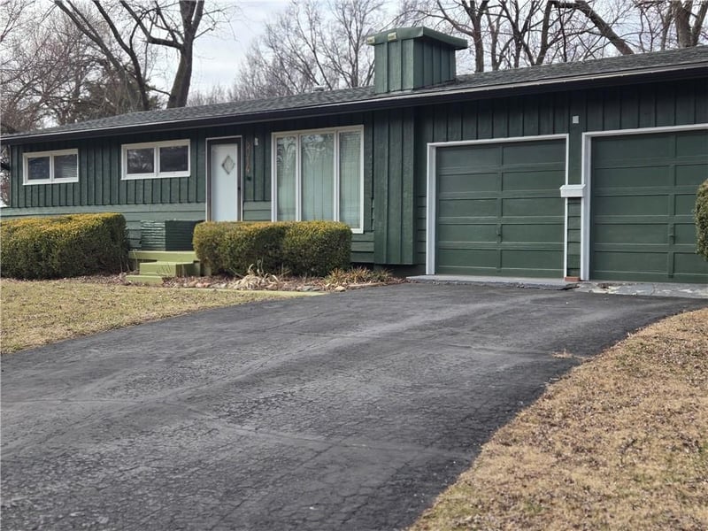 8014 Falmouth St, Prairie Village, KS 66208