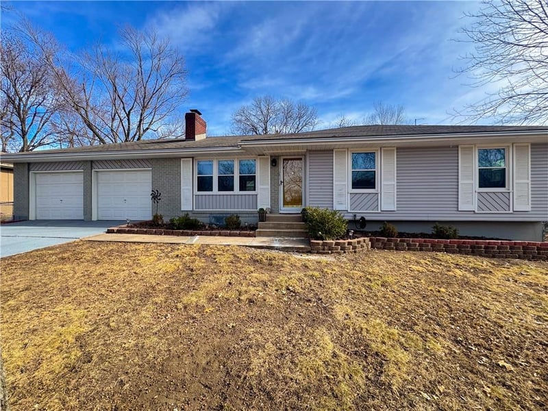 8635 Larsen St, Overland Park, KS 66214