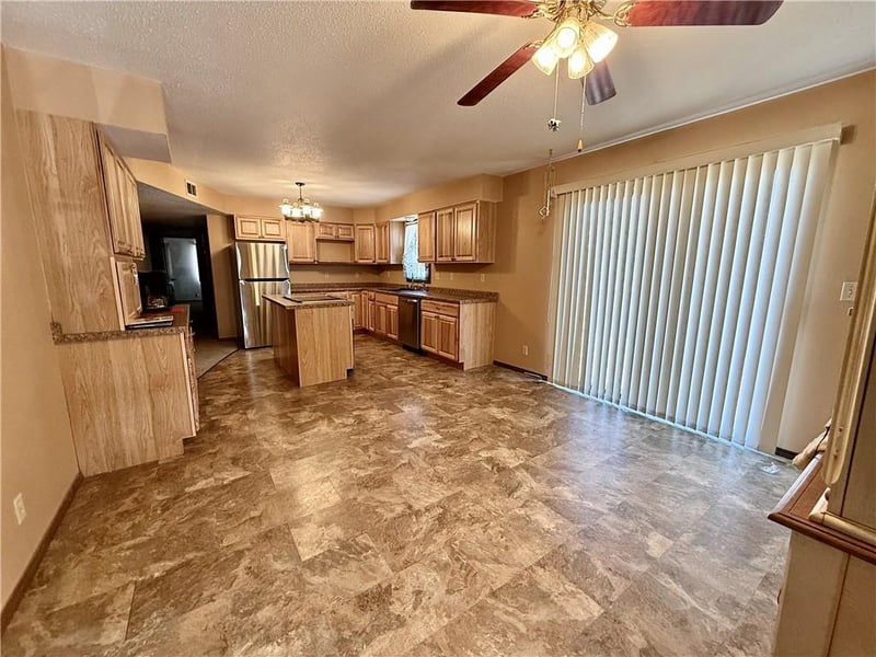 205 Traster St, Altamont, KS 67330