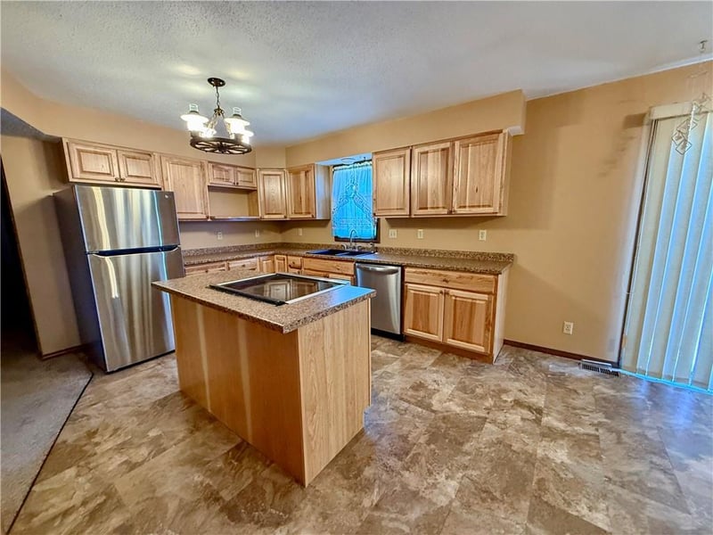 205 Traster St, Altamont, KS 67330