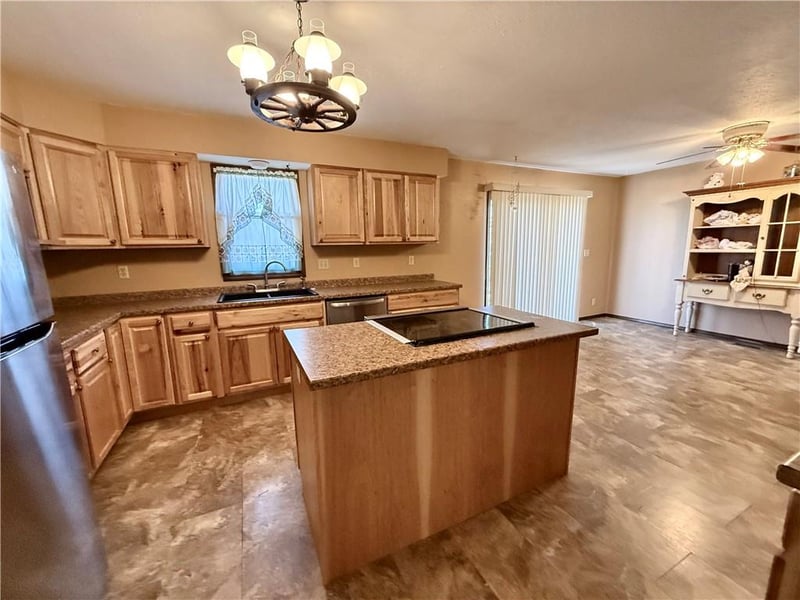 205 Traster St, Altamont, KS 67330