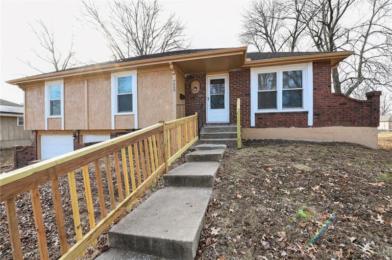 7509 127 St, Grandview, MO 64030