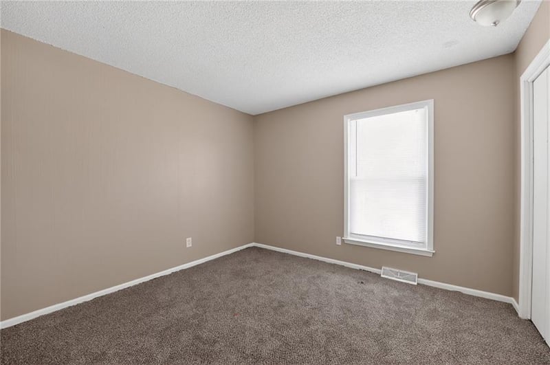 7509 127 St, Grandview, MO 64030
