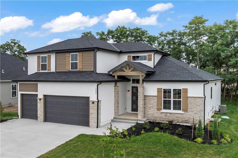 2505 Woodland Oak Cir, Lee's Summit, MO 64086