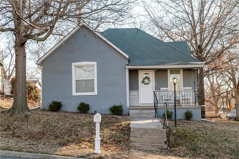 1018 10th St, Atchison, KS 66002