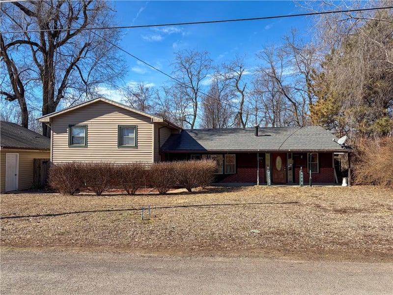 6004 NE Amazonia Rd, St Joseph, MO 64505