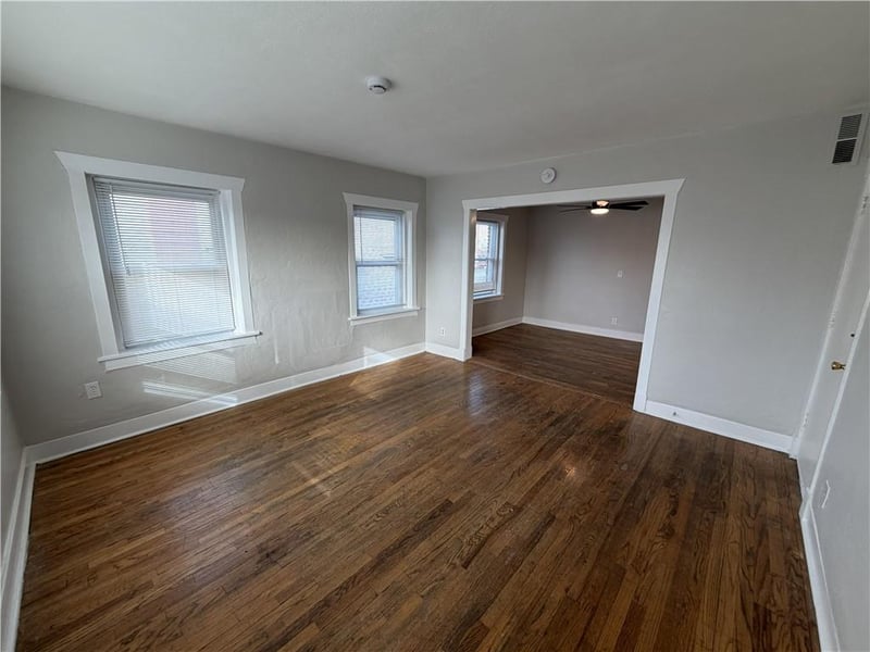 206 W 34th St, Kansas City, MO 64111