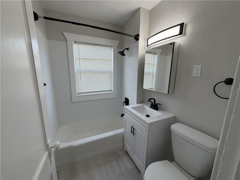 206 W 34th St, Kansas City, MO 64111