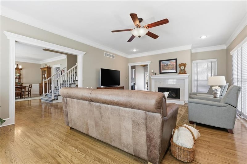 12526 Walmer St, Overland Park, KS 66209