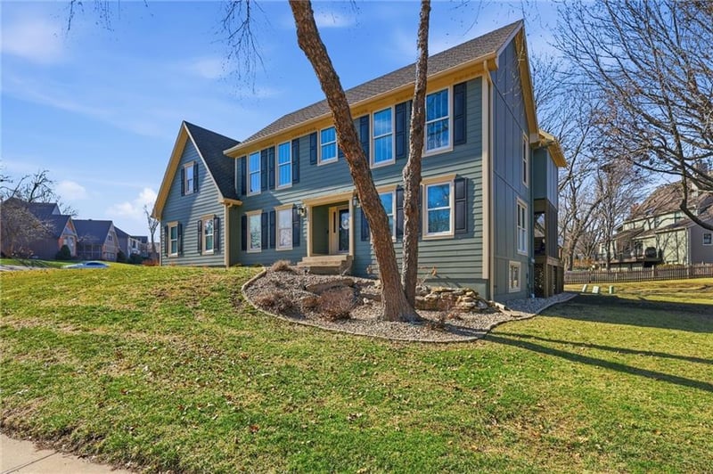 12526 Walmer St, Overland Park, KS 66209