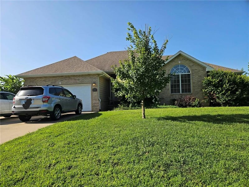 1918 Windsor Dr, Pittsburg, KS 66762