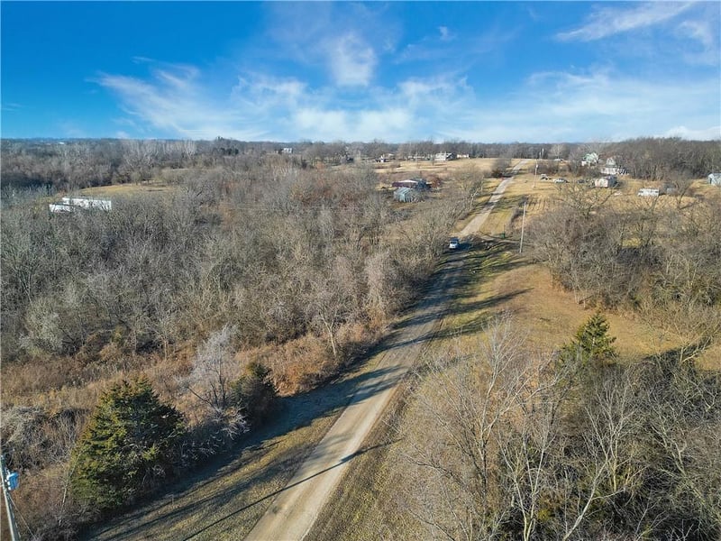 974 525th Rd, Centerview, MO 64019