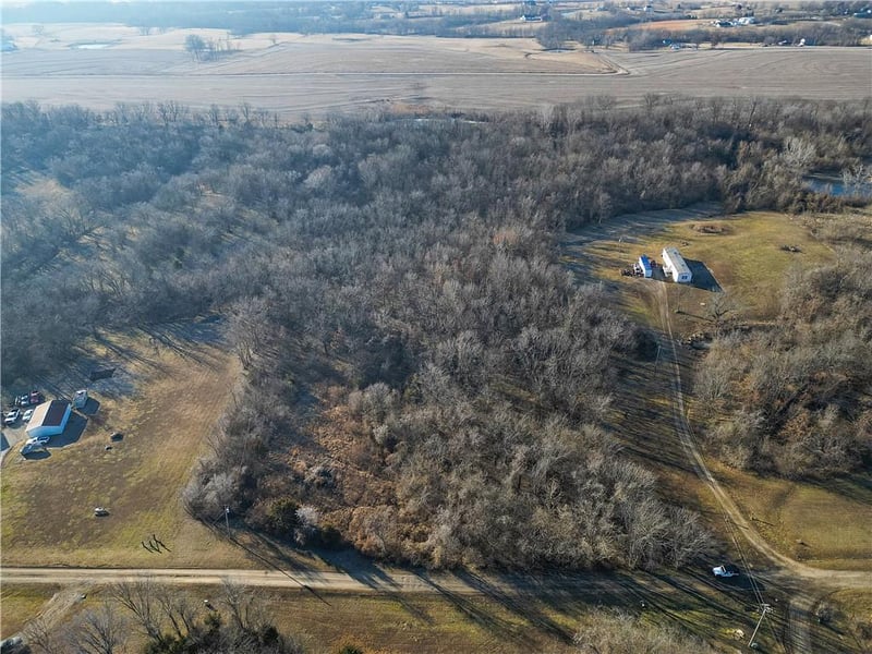 974 525th Rd, Centerview, MO 64019