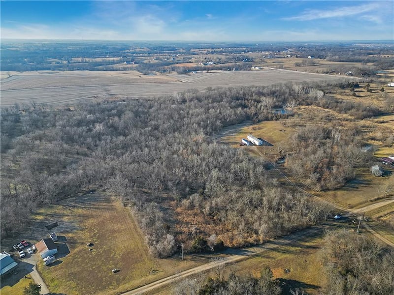 974 525th Rd, Centerview, MO 64019