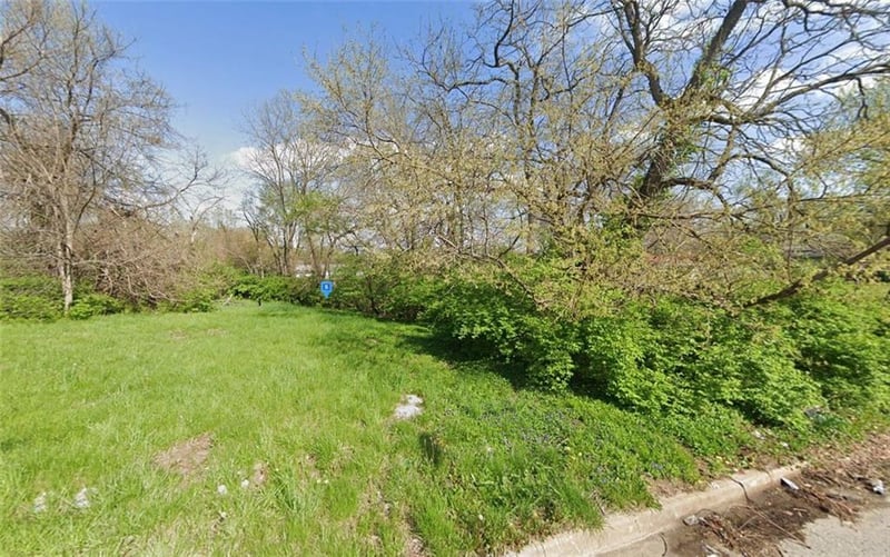 5221 Chestnut Ave, Kansas City, MO 64130