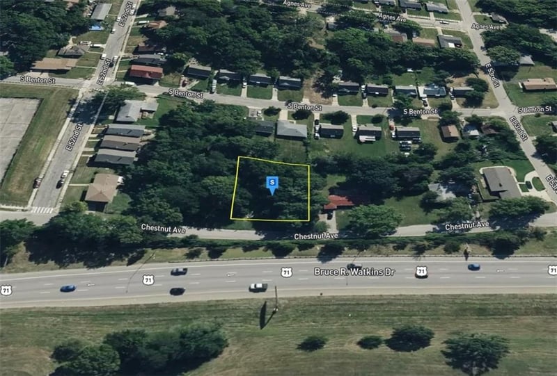 5221 Chestnut Ave, Kansas City, MO 64130