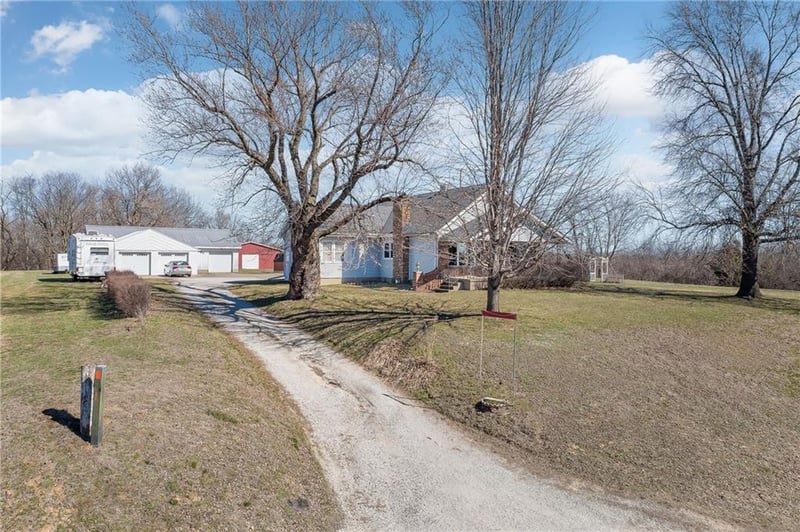 4211 Cunningham Rd, St Joseph, MO 64507