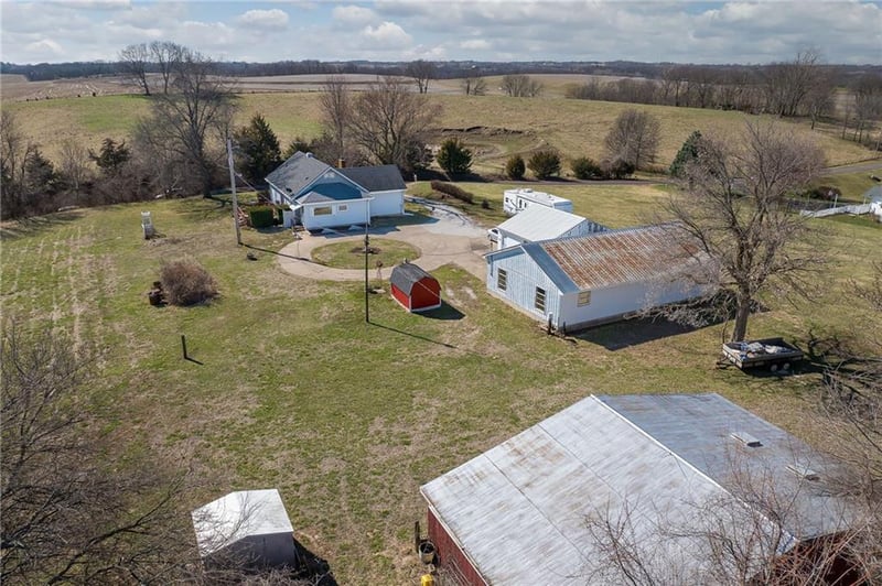 4211 Cunningham Rd, St Joseph, MO 64507