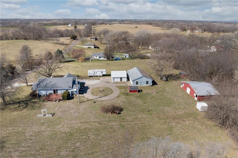 4211 Cunningham Rd, St Joseph, MO 64507