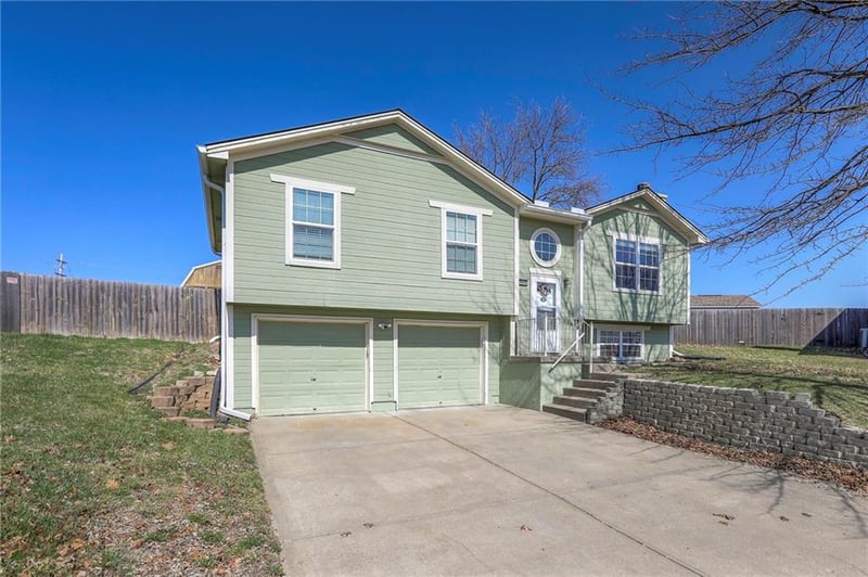 20242 17th Street Ct, Independence, MO 64056