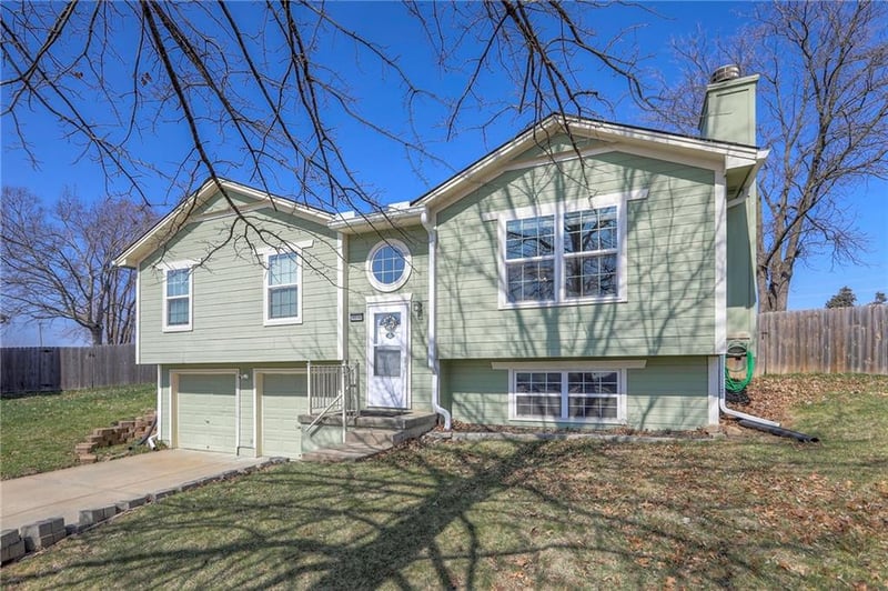 20242 17th Street Ct, Independence, MO 64056